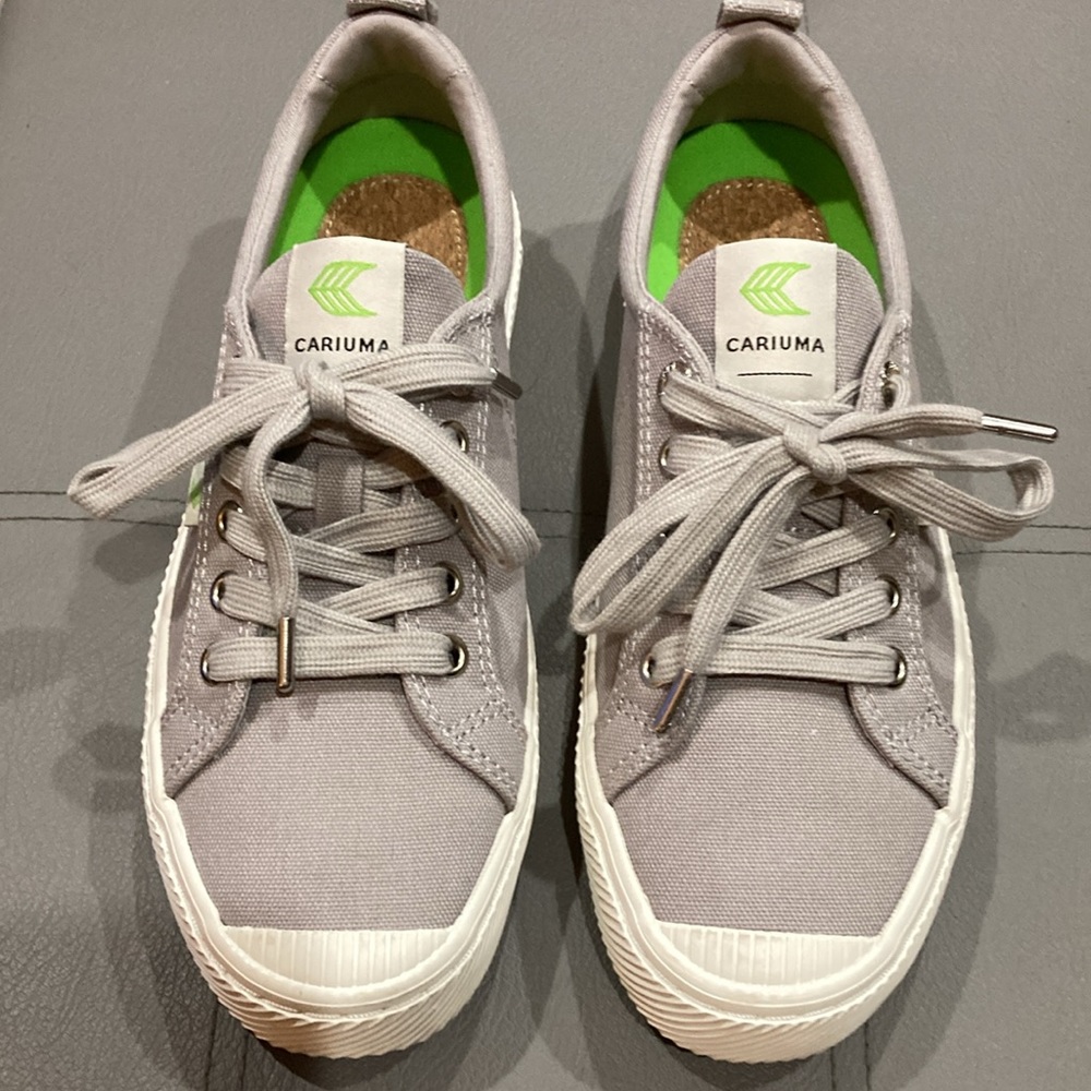 Cariuma Oca Low Canvas Sneakers